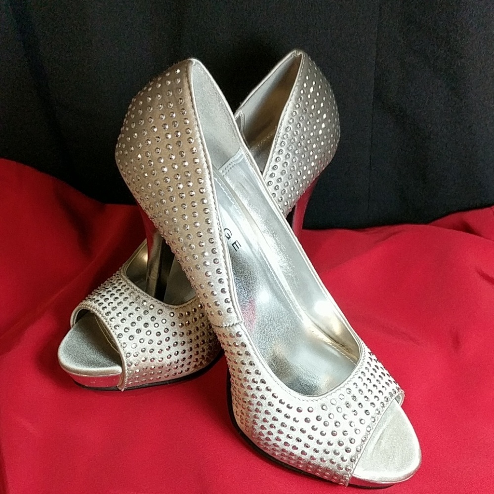 Rampage peep toe shoes